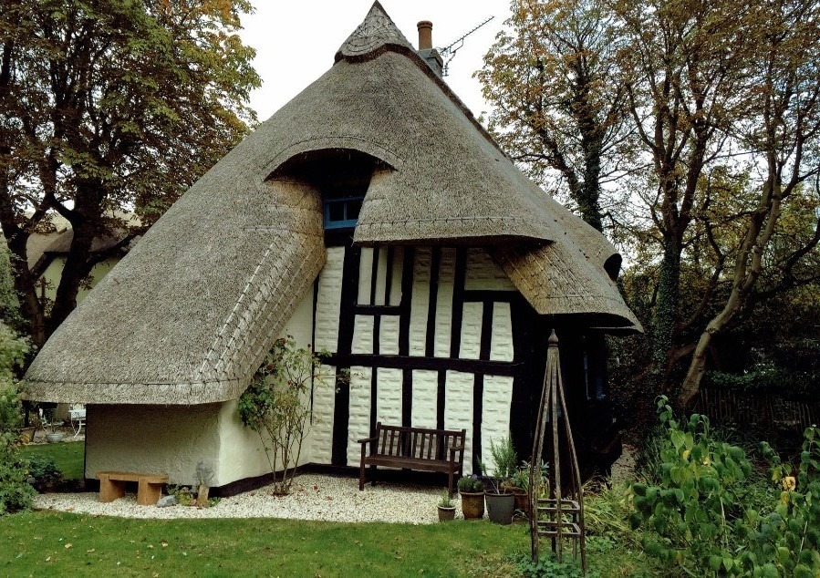 Modern Thatched Cottage | National Society of Master Thatchers