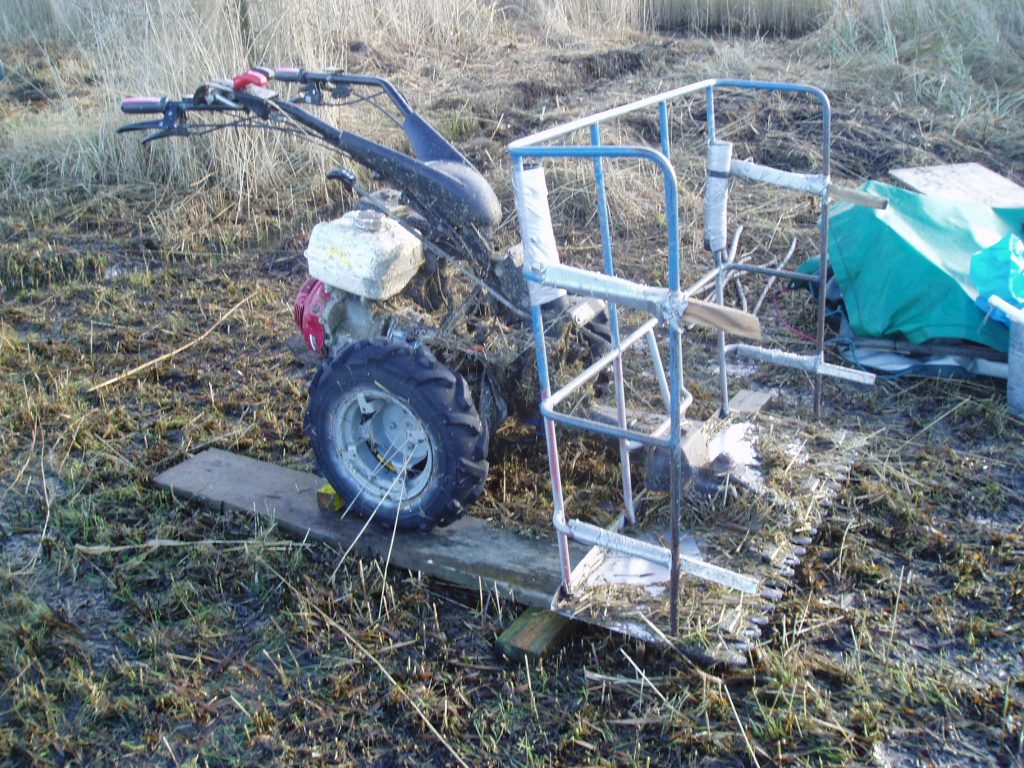 Reed Cutting in Norfolk | Thatched Houses in The UK | NSMT